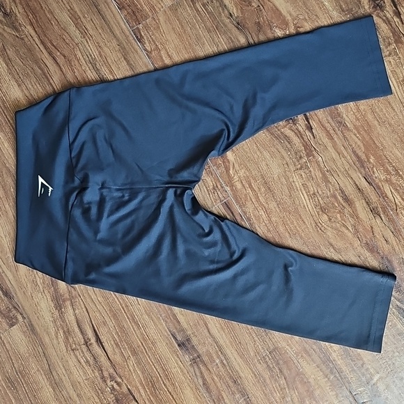 NWOT Gymshark Training Cropped Black Leggings Size Small - Picture 4 of 7